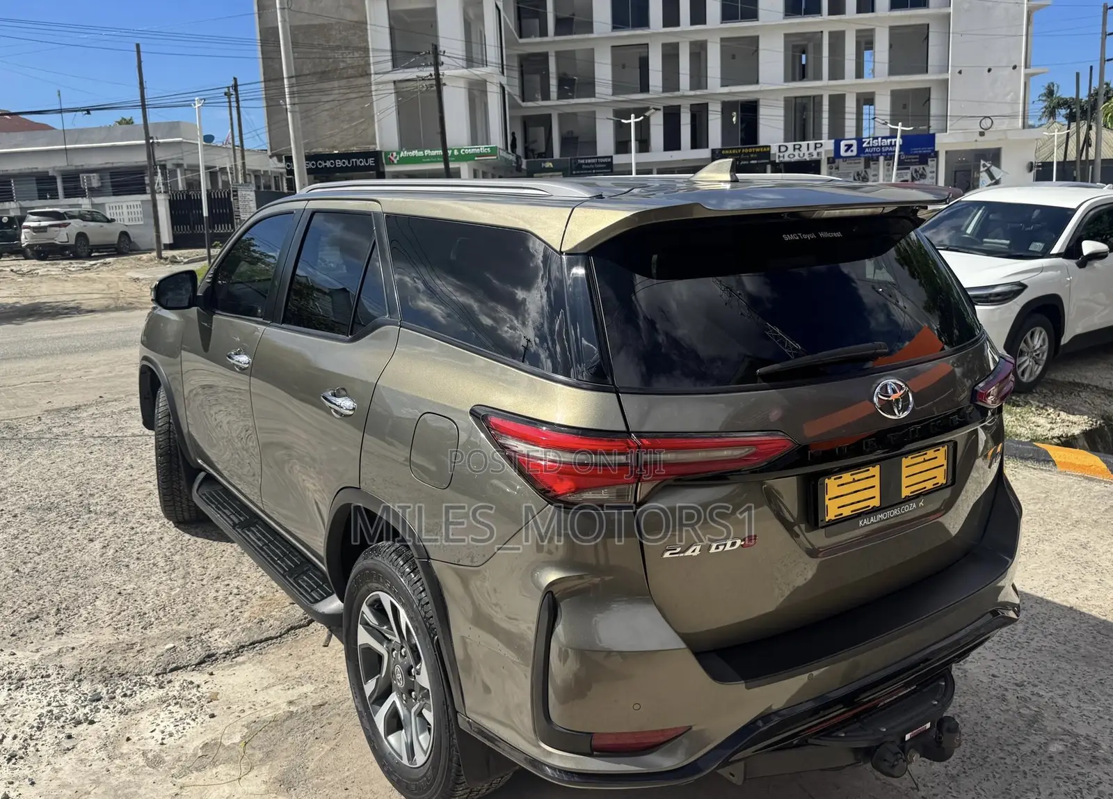 Toyota Fortuner 2023 Brown