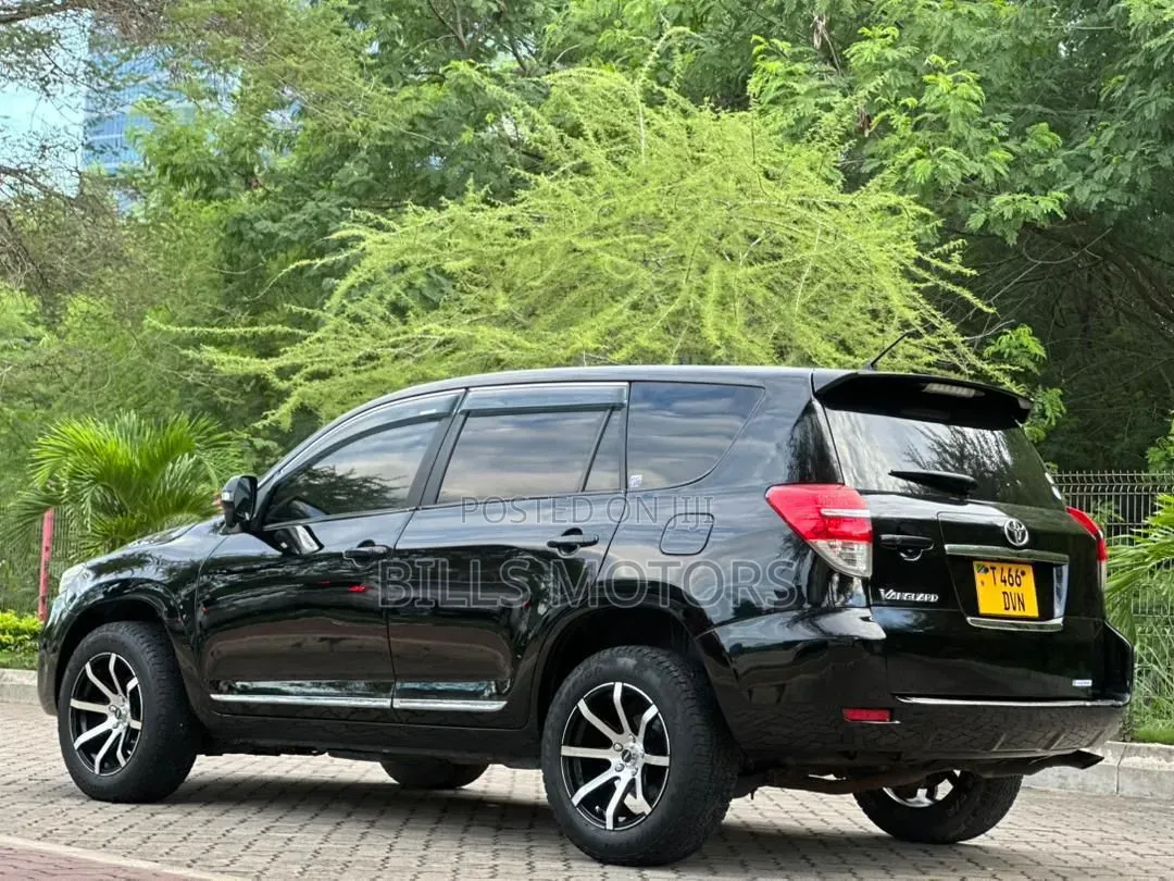 Toyota Vanguard 2010 Black
