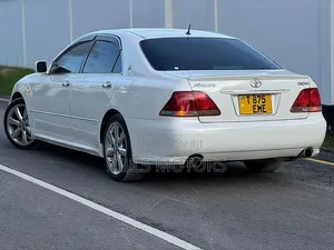 Toyota Crown 2006 White