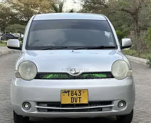 Toyota Sienta 2005 Silver