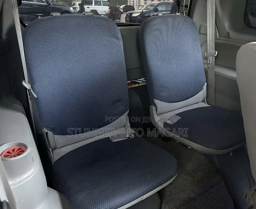 Toyota Sienta 2005 Silver