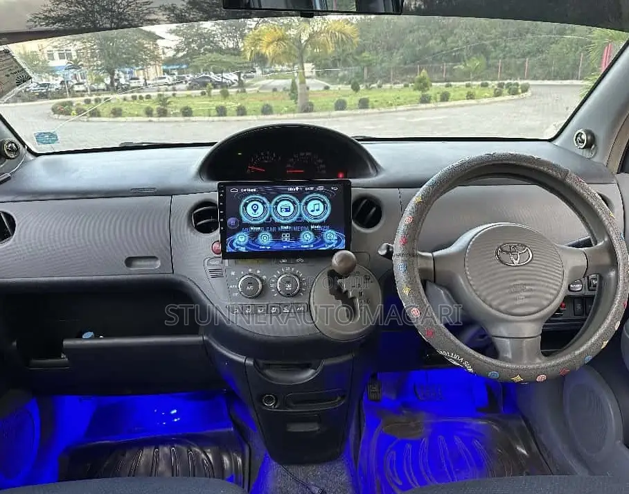 Toyota Sienta 2005 Silver