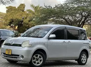 Toyota Sienta 2005 Silver