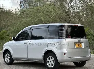 Toyota Sienta 2005 Silver
