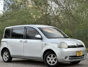 Toyota Sienta 2005 Silver