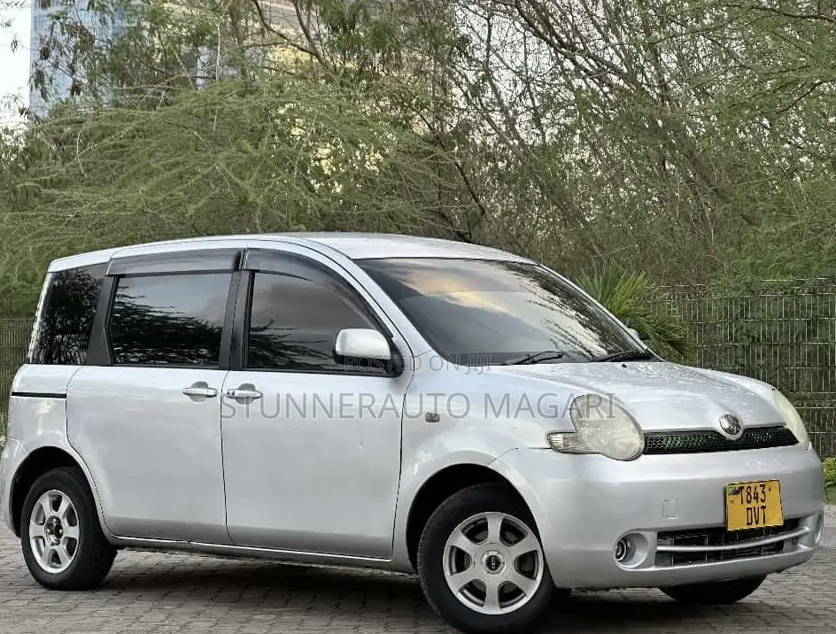 Toyota Sienta 2005 Silver
