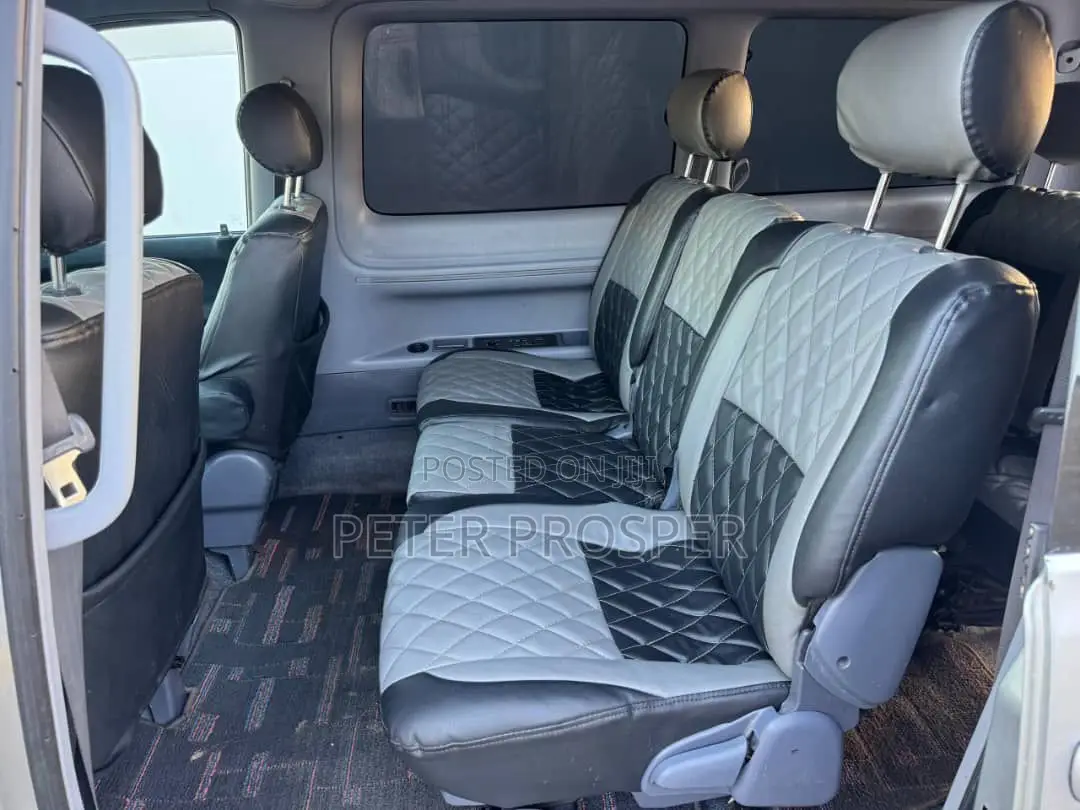 Toyota Noah 2.0 AWD (8 Seater) 2002 Silver