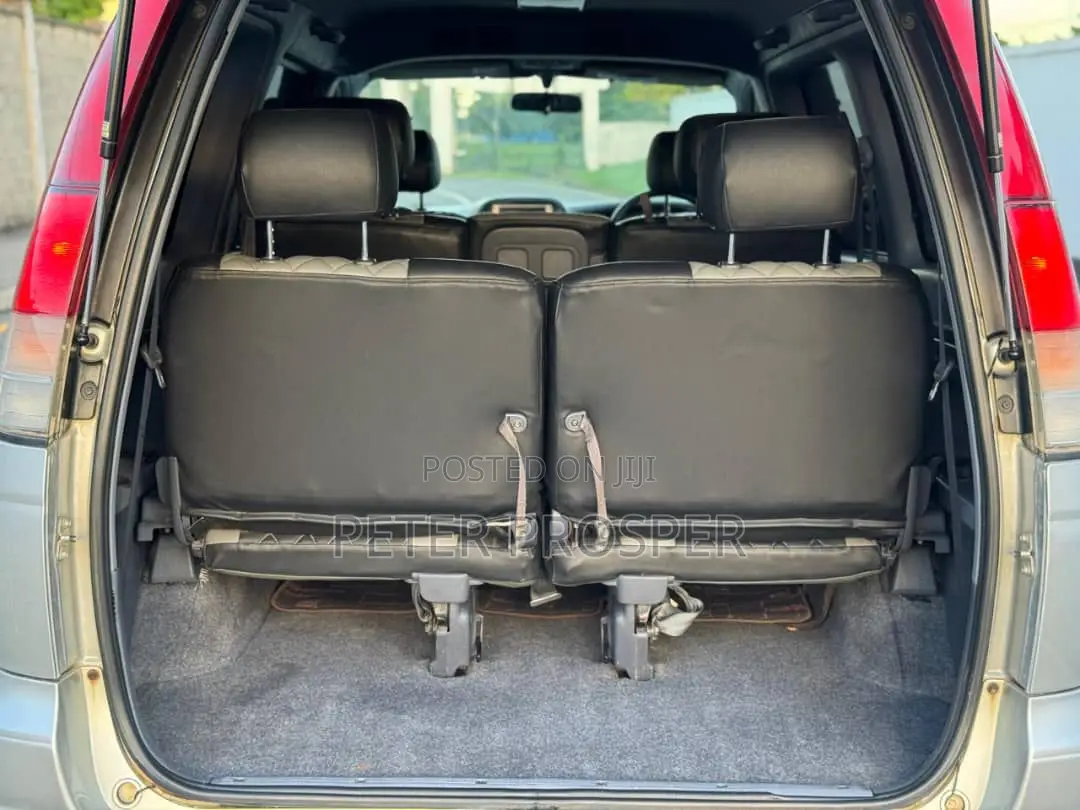 Toyota Noah 2.0 AWD (8 Seater) 2002 Silver