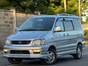 Toyota Noah 2.0 AWD (8 Seater) 2002 Silver