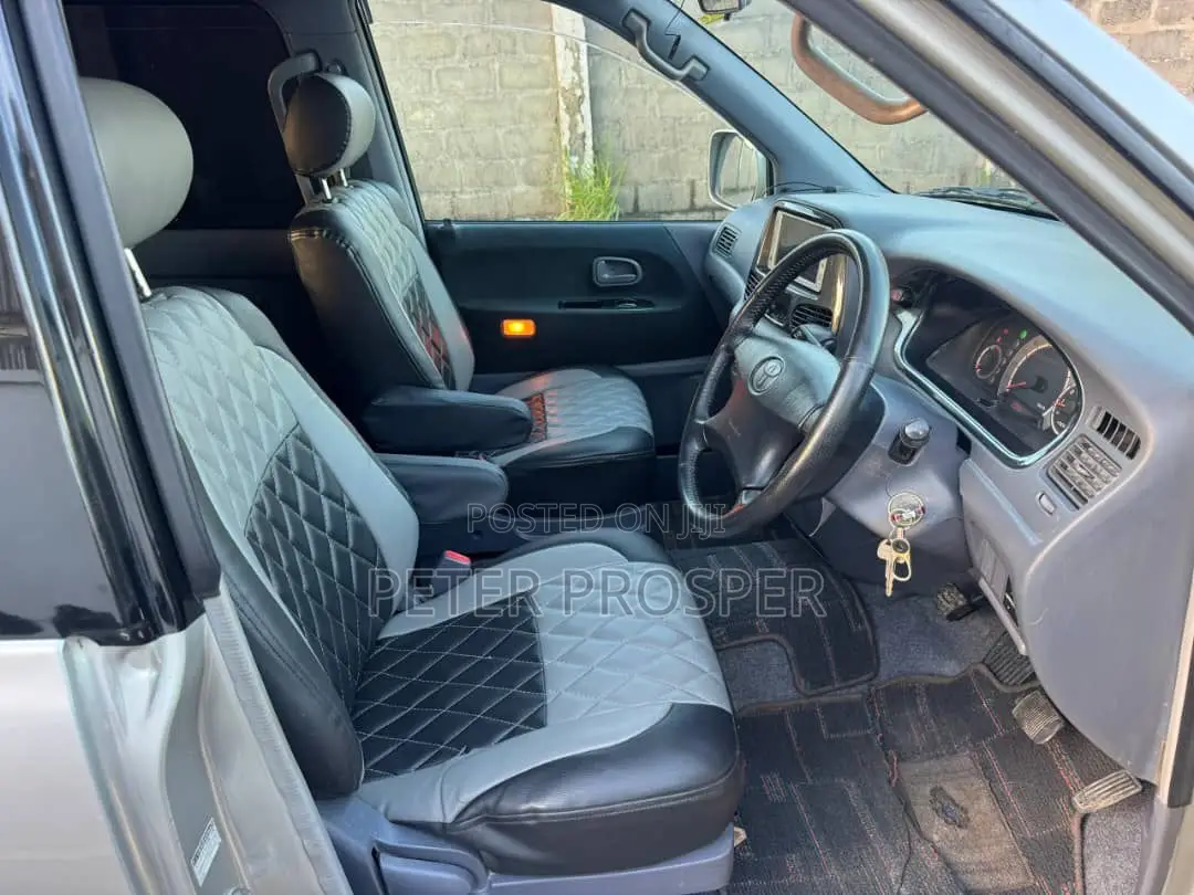 Toyota Noah 2.0 AWD (8 Seater) 2002 Silver