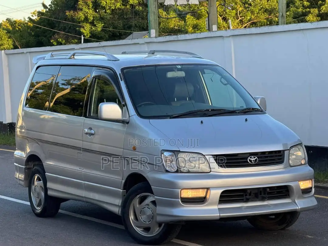 Toyota Noah 2.0 AWD (8 Seater) 2002 Silver