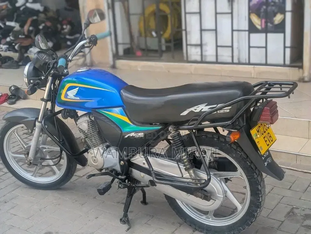 Honda CB 2025 Blue