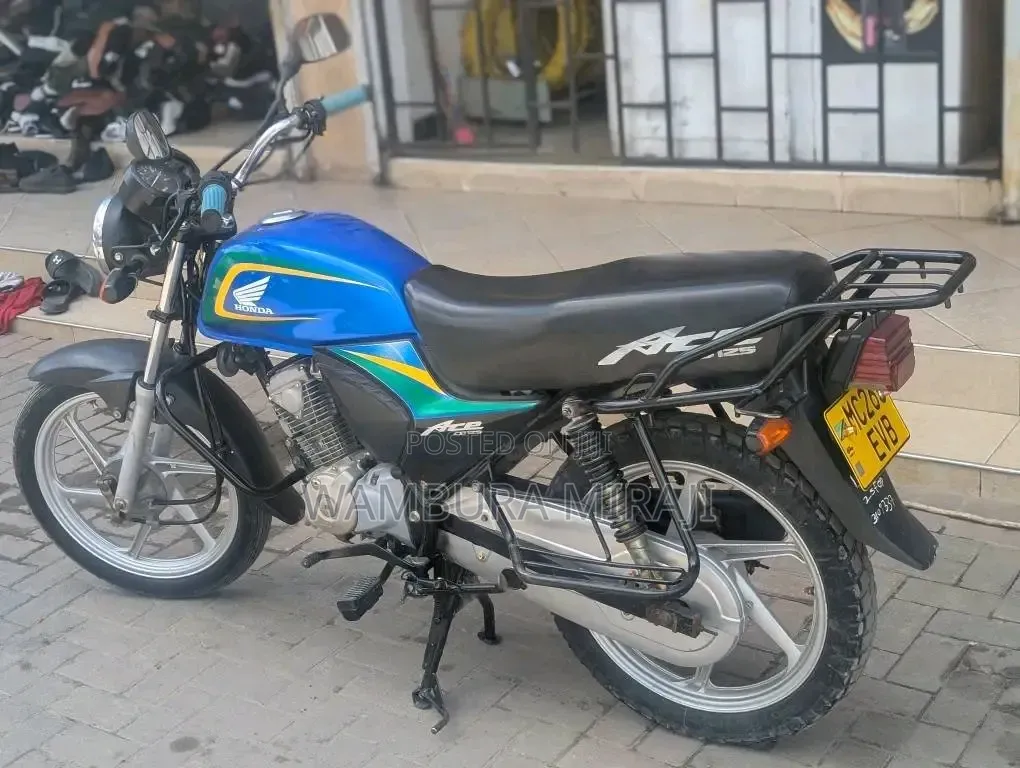 Honda CB 2025 Blue