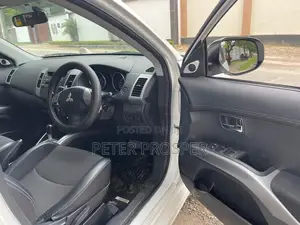 Mitsubishi Outlander Sport ES 2011 White