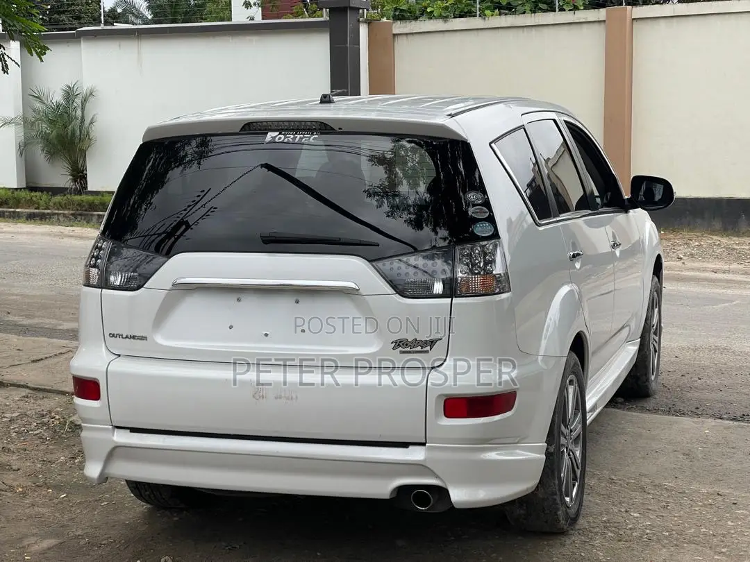 Mitsubishi Outlander Sport ES 2011 White