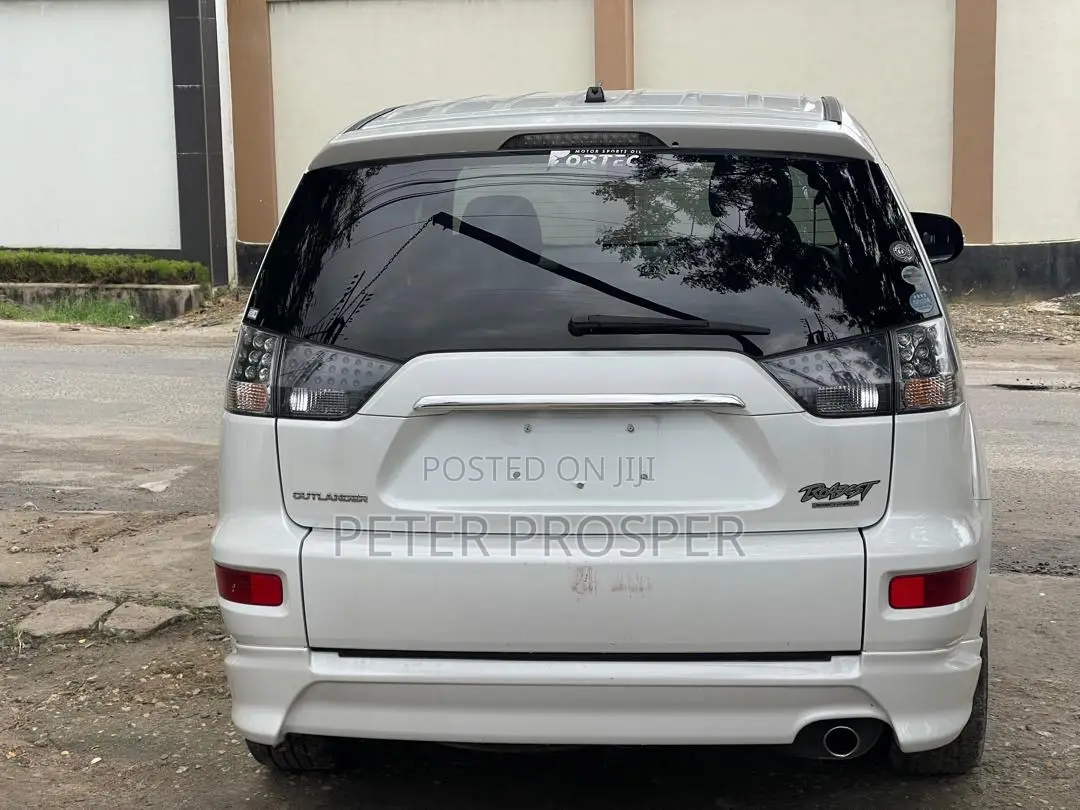 Mitsubishi Outlander Sport ES 2011 White