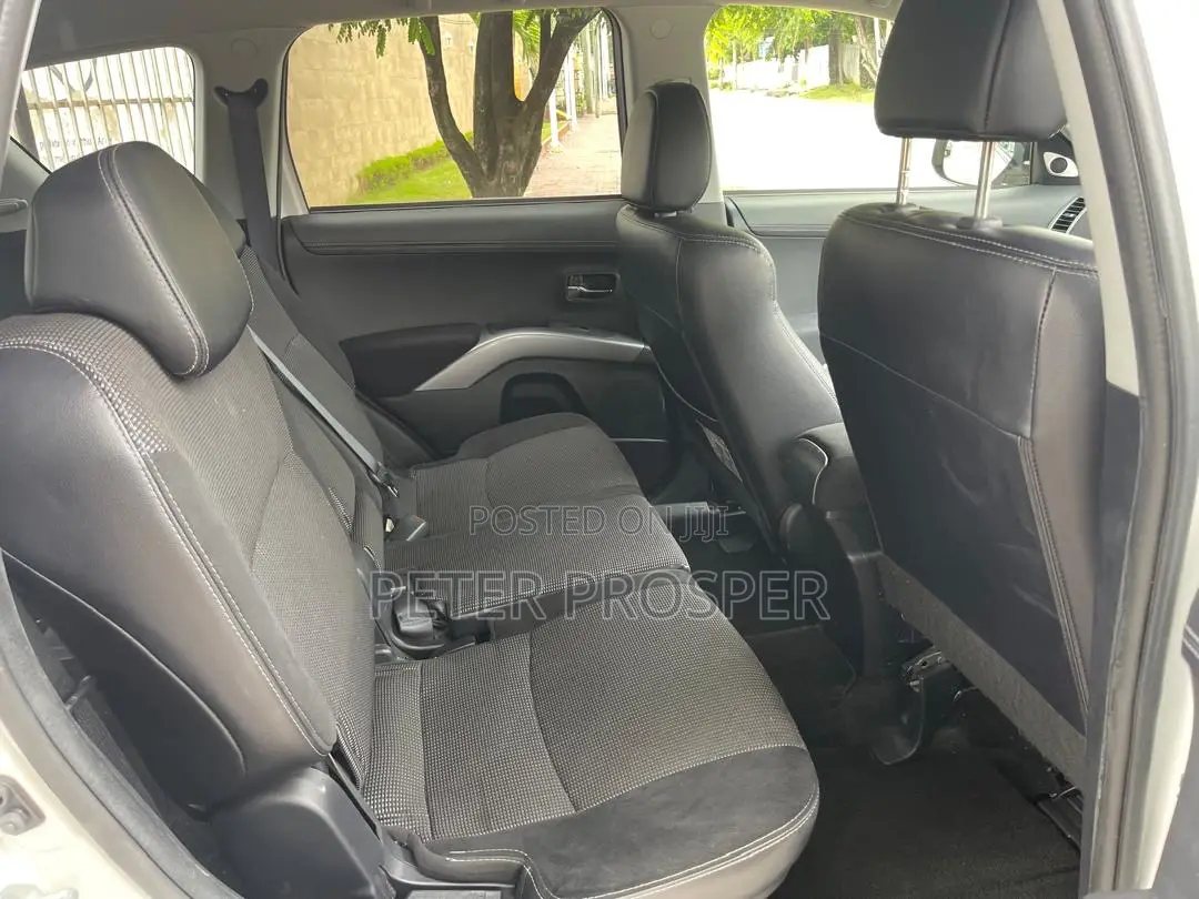 Mitsubishi Outlander Sport ES 2011 White