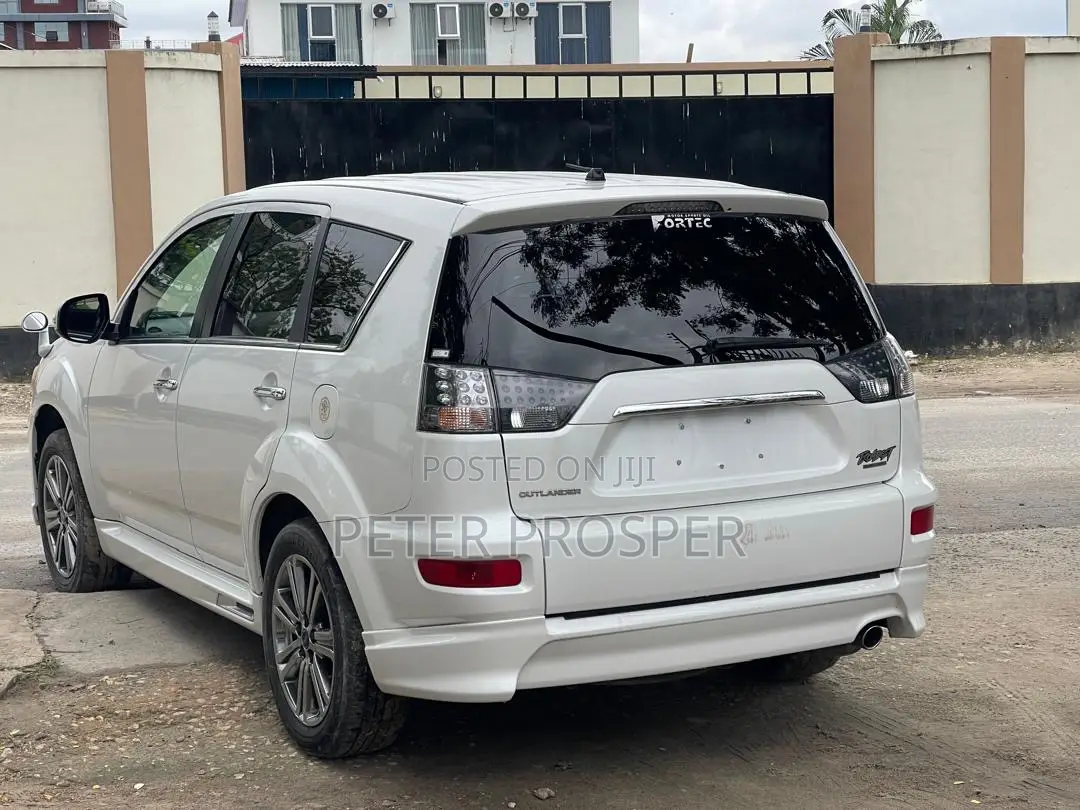 Mitsubishi Outlander Sport ES 2011 White