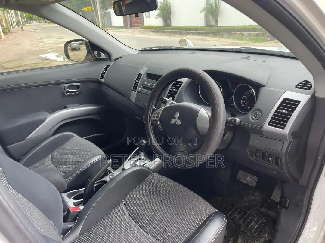 Mitsubishi Outlander Sport ES 2011 White