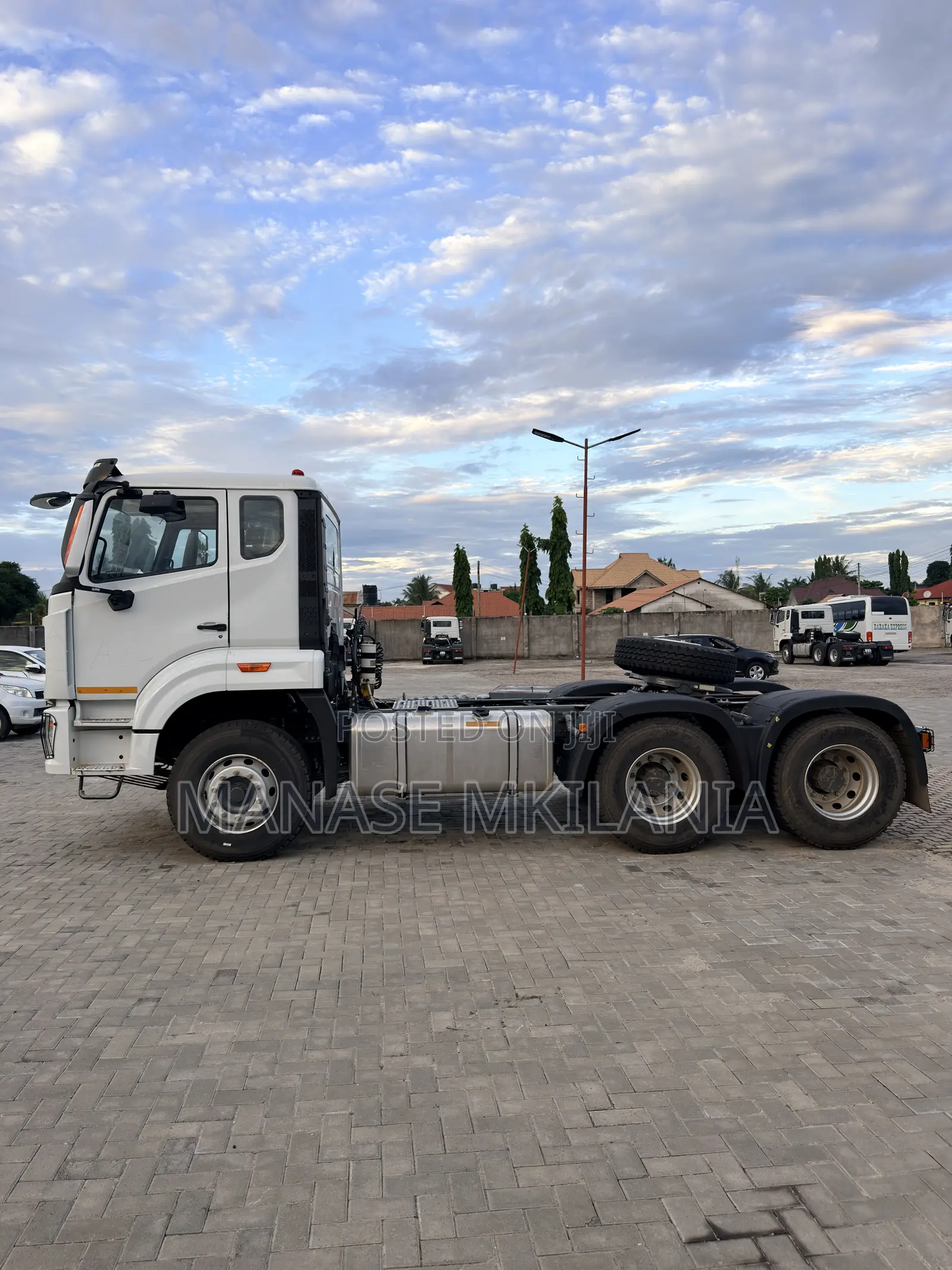 Howo Nx 371 Tractor Unit Truck
