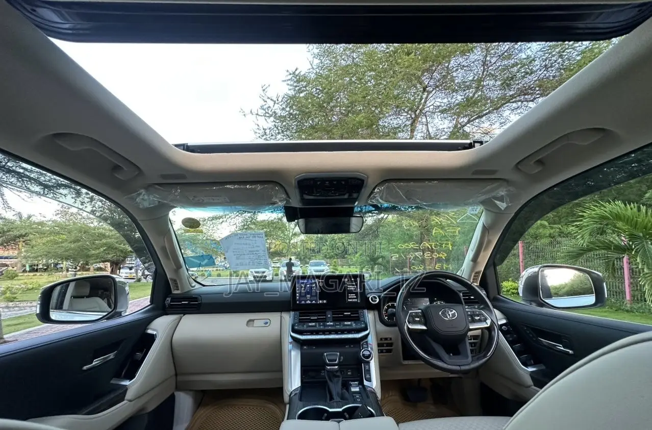 Toyota Land Cruiser 2023 White