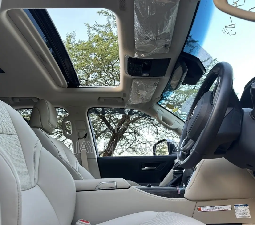 Toyota Land Cruiser 2023 White
