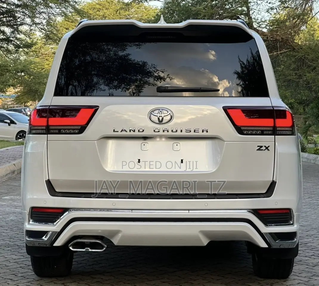 Toyota Land Cruiser 2023 White