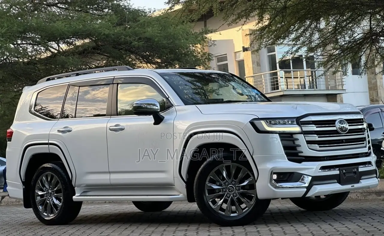 Toyota Land Cruiser 2023 White