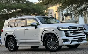 Toyota Land Cruiser 2023 White