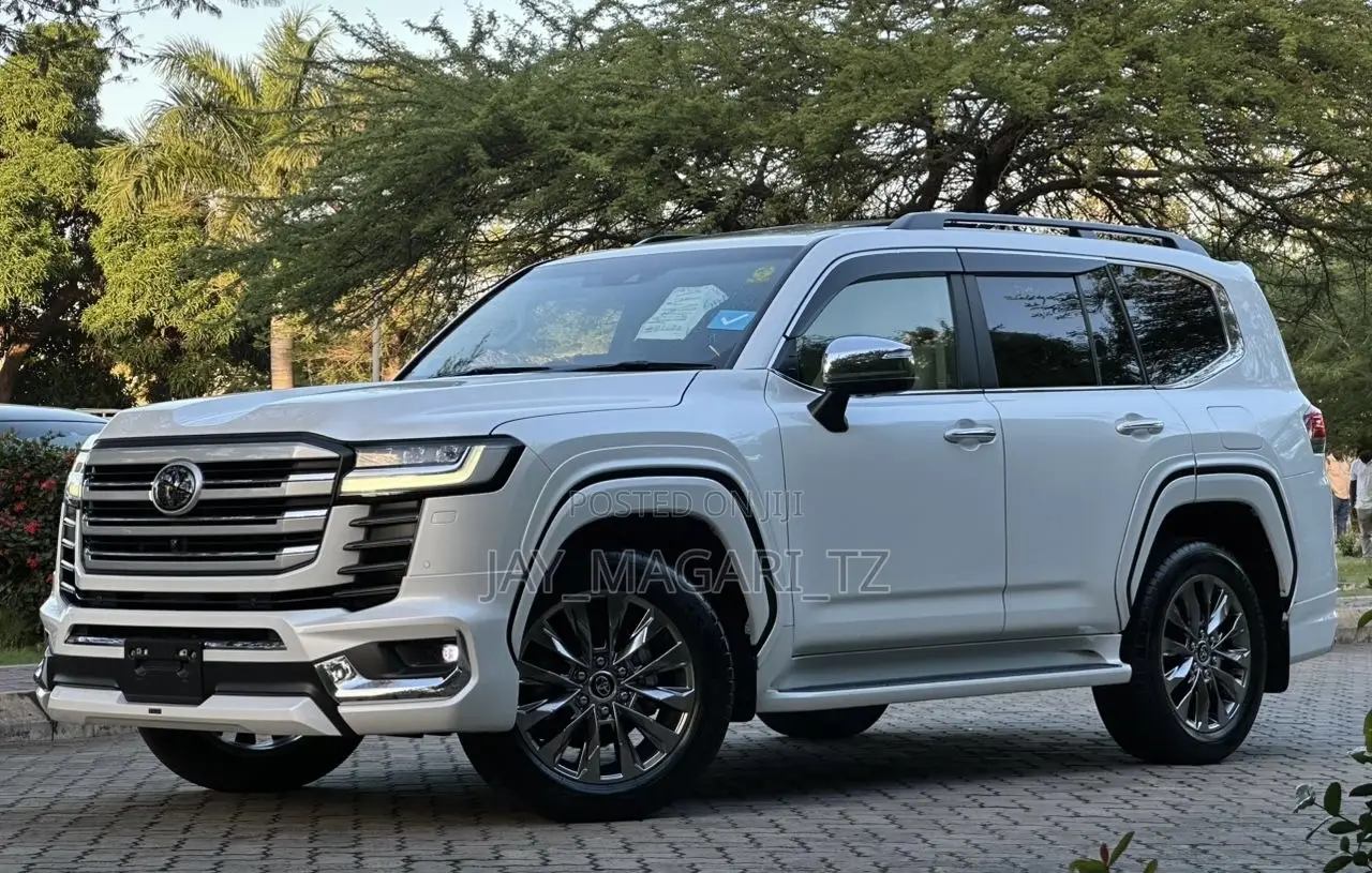 Toyota Land Cruiser 2023 White
