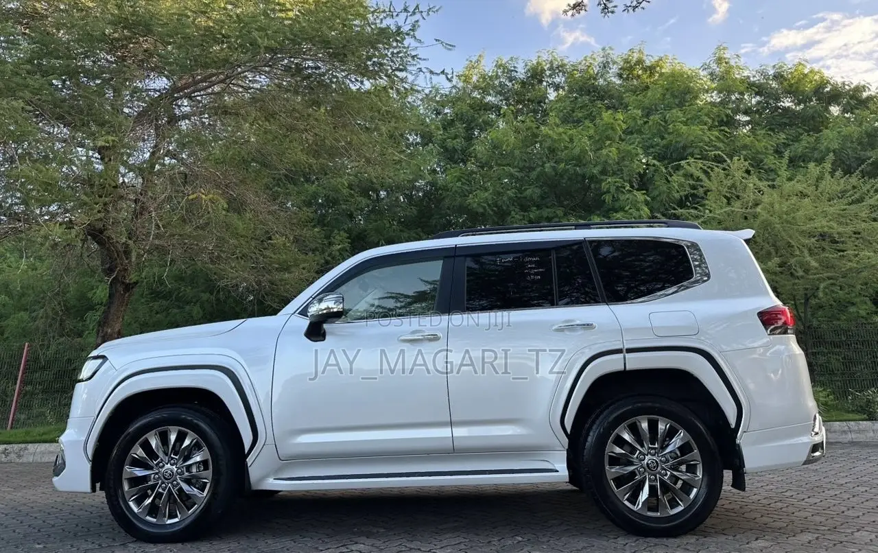 Toyota Land Cruiser 2023 White