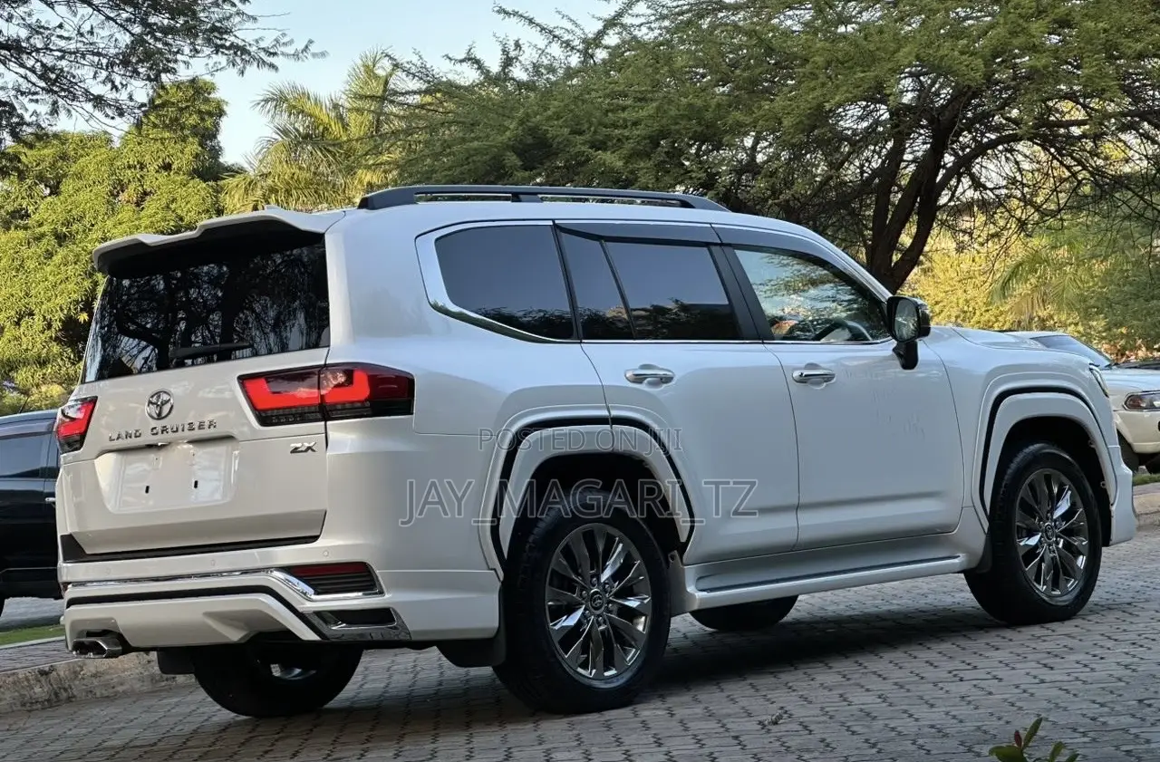 Toyota Land Cruiser 2023 White