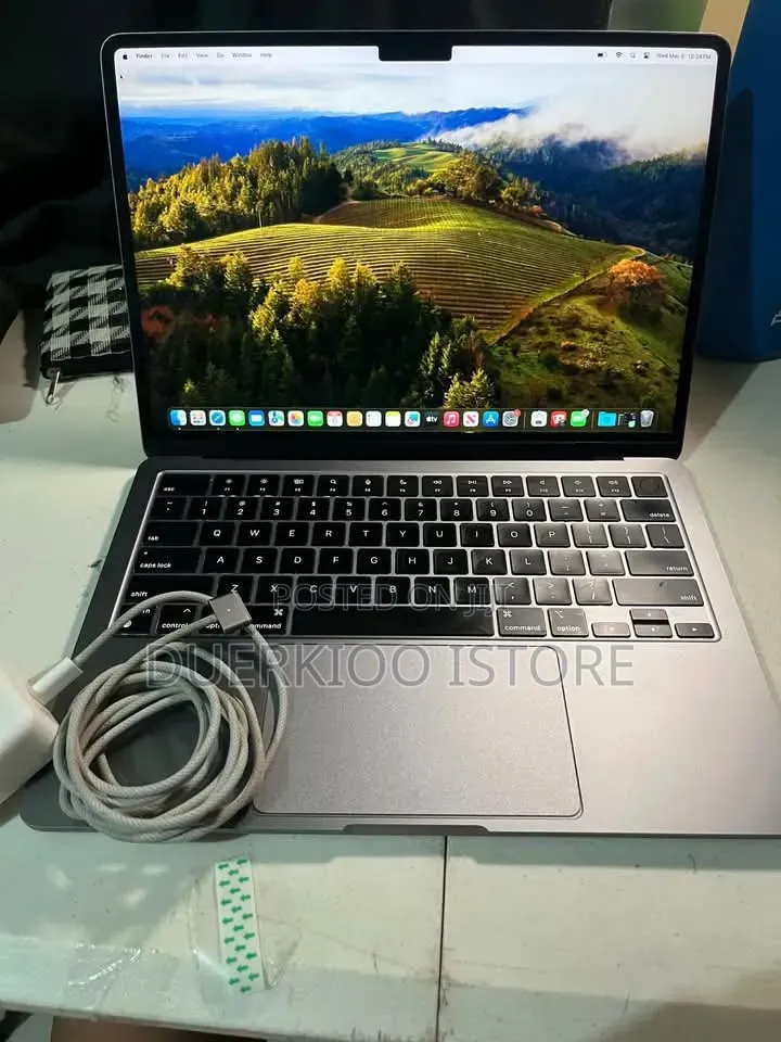 Laptop Apple MacBook Air 2022 M2 8GB Apple M2 SSD 512GB