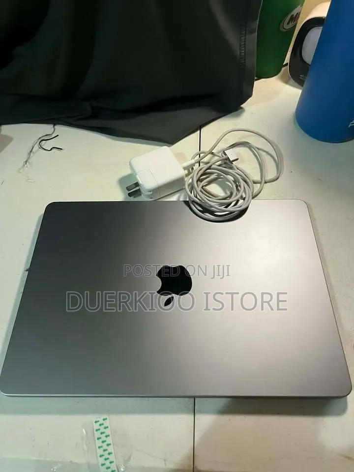 Laptop Apple MacBook Air 2022 M2 8GB Apple M2 SSD 512GB