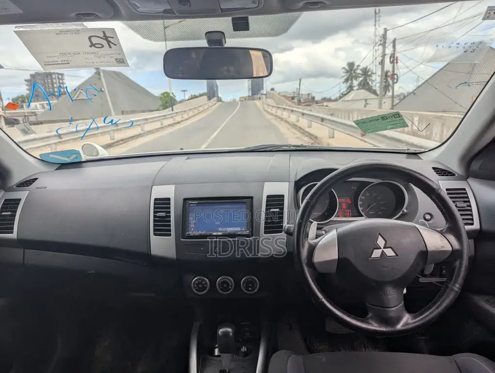 Mitsubishi Outlander 2011 Silver