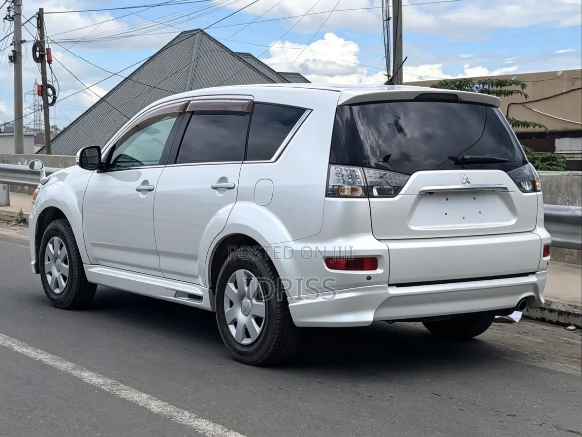 Mitsubishi Outlander 2011 Silver