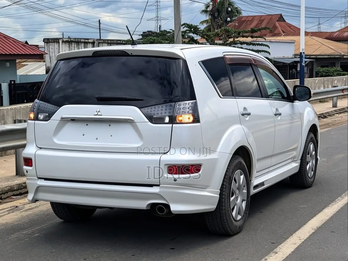 Mitsubishi Outlander 2011 Silver
