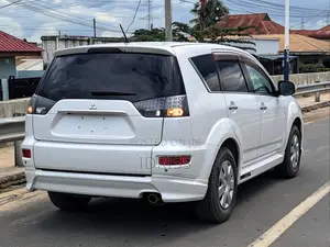 Mitsubishi Outlander 2011 Silver