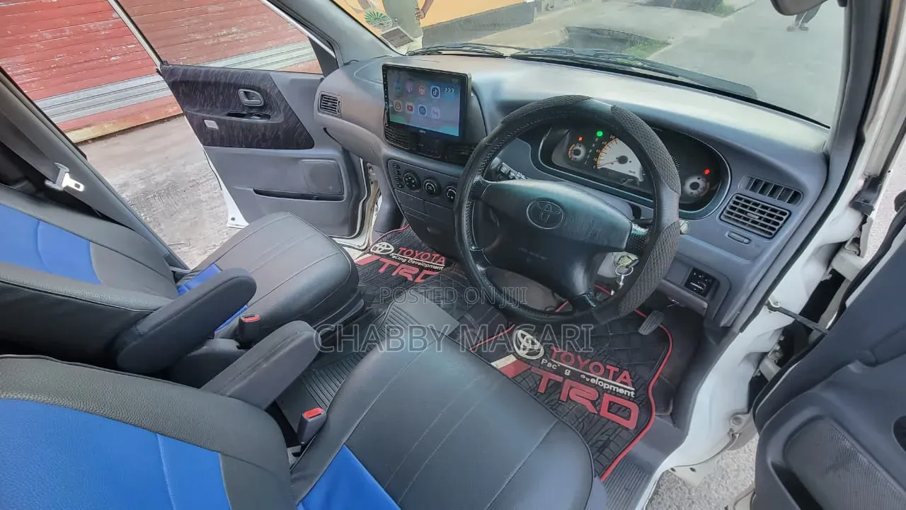 Toyota Noah 2.0 FWD (8 Seater) 2001 Pearl