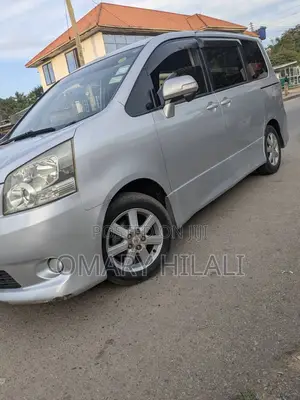 Toyota Noah 2009 Silver