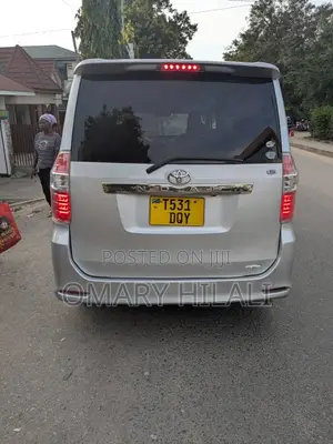 Toyota Noah 2009 Silver