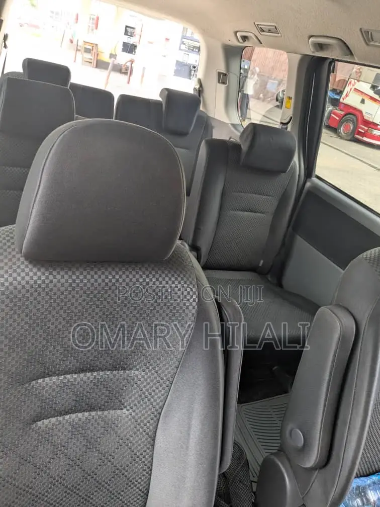 Toyota Noah 2009 Silver
