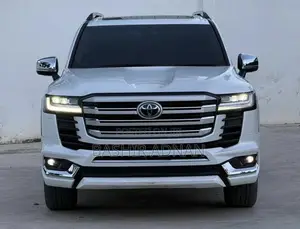 Toyota Land Cruiser LC300 2024 White