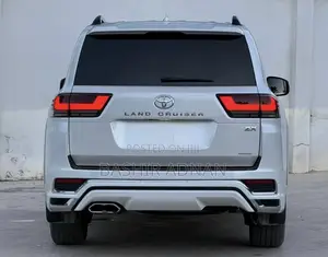Toyota Land Cruiser LC300 2024 White