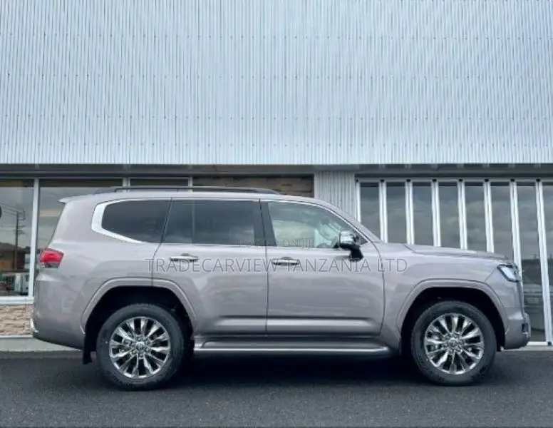 New Toyota Land Cruiser LC300 2024 Gray