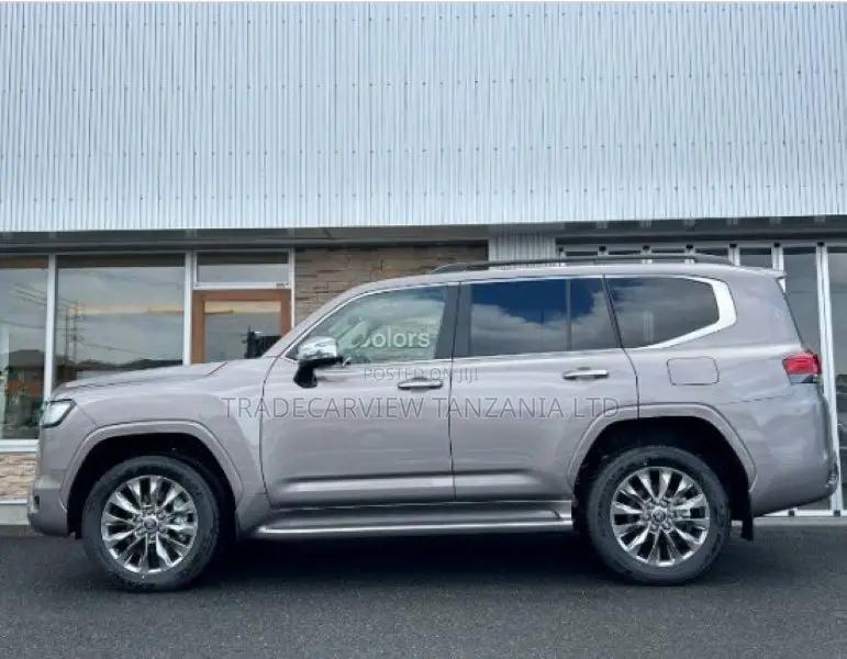 New Toyota Land Cruiser LC300 2024 Gray