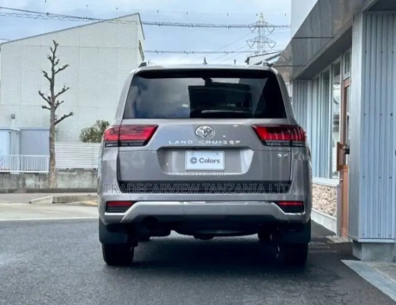 New Toyota Land Cruiser LC300 2024 Gray