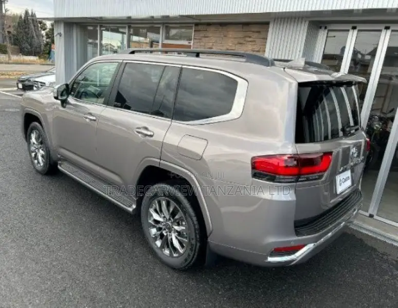 New Toyota Land Cruiser LC300 2024 Gray