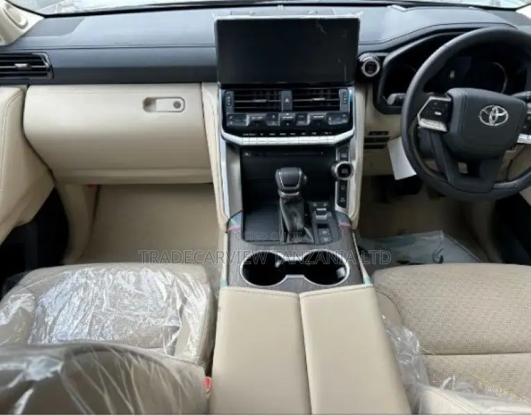 New Toyota Land Cruiser LC300 2024 Gray
