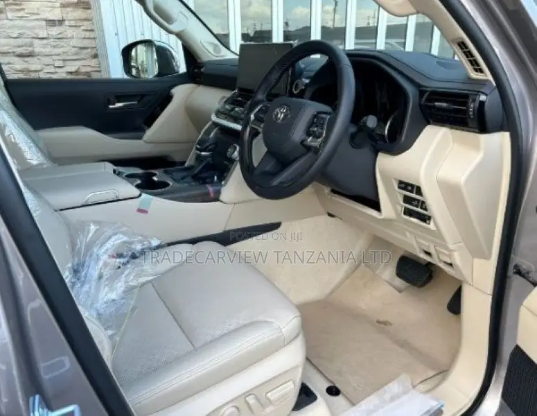 New Toyota Land Cruiser LC300 2024 Gray
